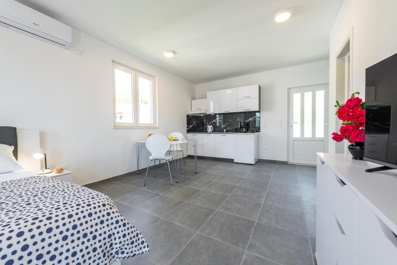 Korta Apartments Вигани Екстериор снимка